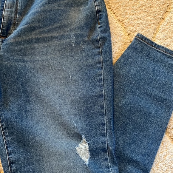 Distressed denim jeggings. Size 16 - Picture 3 of 6